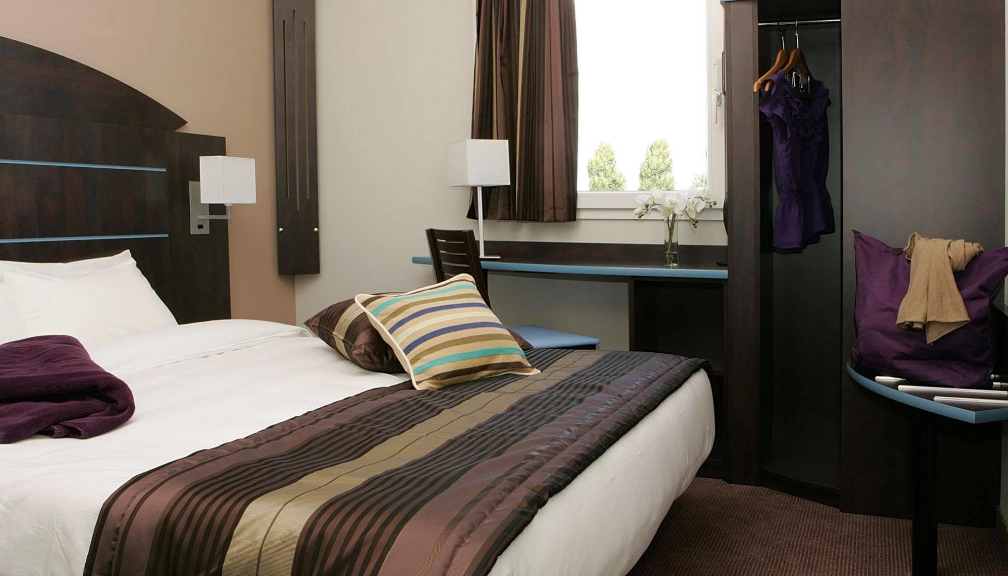 Hotel Akena City Caudry Esterno foto